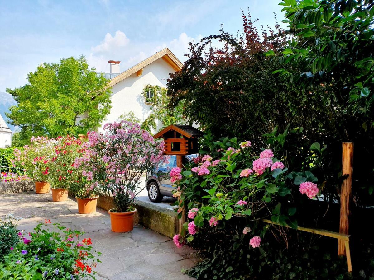 Landgasthof "Wilder Mann" Hotel Innsbruck Exterior photo